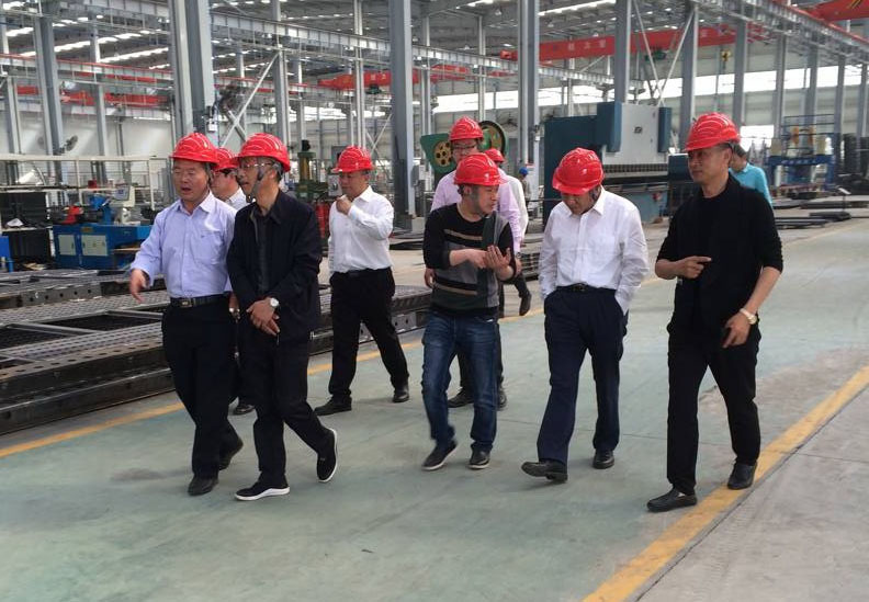 一汽解放青島整車事業(yè)部商務(wù)考察團(tuán)蒞臨程力重工