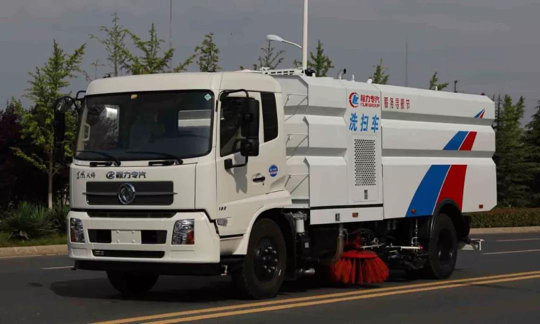 程力批量環(huán)衛(wèi)車助力“2018世界華人尋根節(jié)“環(huán)衛(wèi)清潔，為中國專汽之都增添榮耀受到社會各界廣泛贊譽