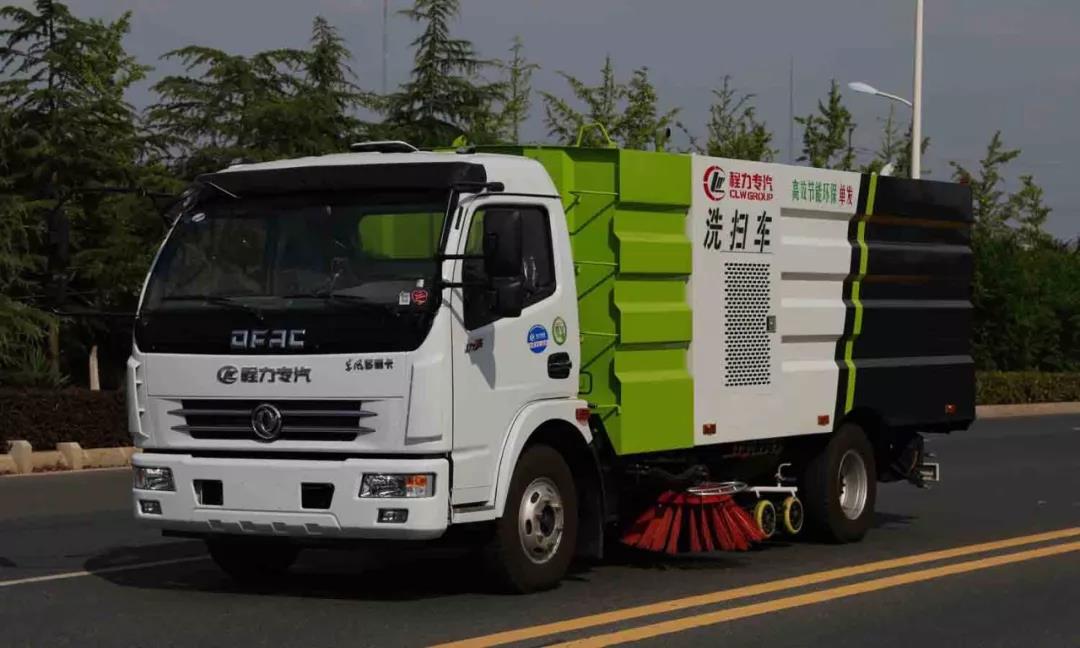 程力批量環(huán)衛(wèi)車助力“2018世界華人尋根節(jié)“環(huán)衛(wèi)清潔，為中國專汽之都增添榮耀受到社會各界廣泛贊譽