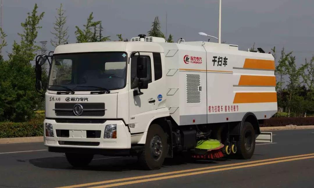 程力批量環(huán)衛(wèi)車助力“2018世界華人尋根節(jié)“環(huán)衛(wèi)清潔，為中國專汽之都增添榮耀受到社會各界廣泛贊譽
