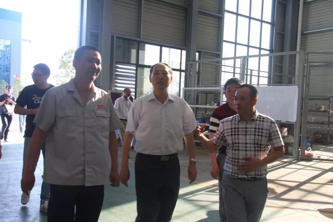湖北省經(jīng)濟和信息化委員會副主任吳方軍視察程力重工產(chǎn)業(yè)園并指導(dǎo)工作
